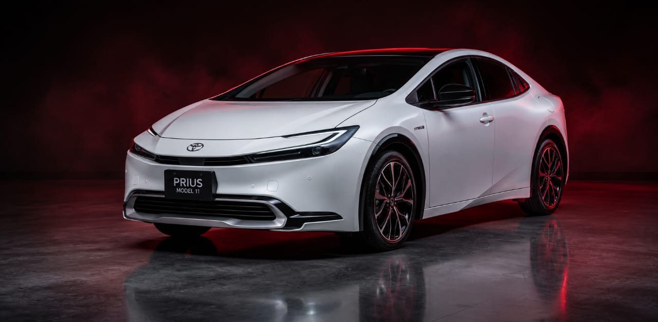 Toyota Prius, hybrib sedan